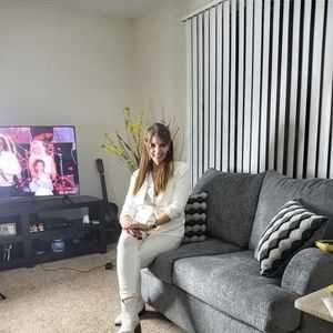 Meet your Posher, Angela sofia